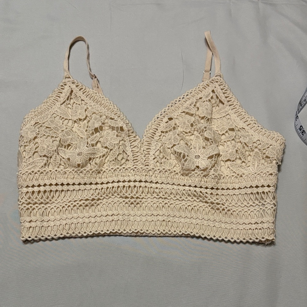 Elegant Beige Lace Crop Top